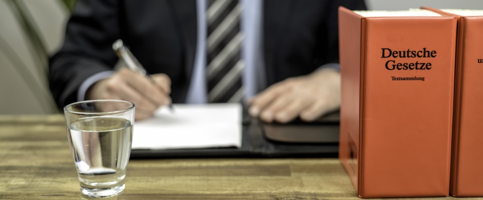 Gesetzbücher bei einem Notar